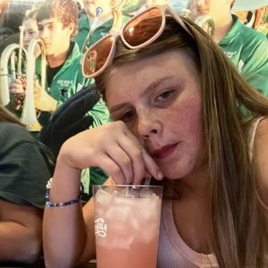 Meet your Posher, Lola